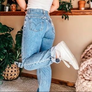 550 Levis-Tapered leg NWT